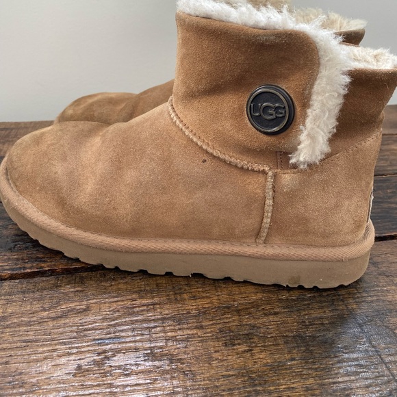 UGG Bailey Button - Picture 4 of 10